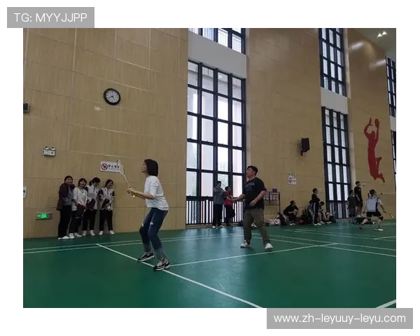 羽毛球托球跑图片 羽毛球托球跑图片